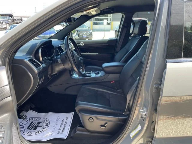 Used 2022 Sting-Gray Clearcoat Jeep Laredo X image 10