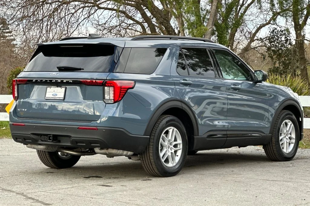 New 2026 Vapor Blue Ford Active image 4