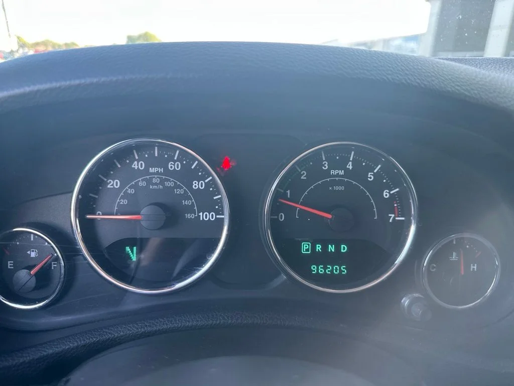 Used 2014 White Jeep Unlimited Sport image 11
