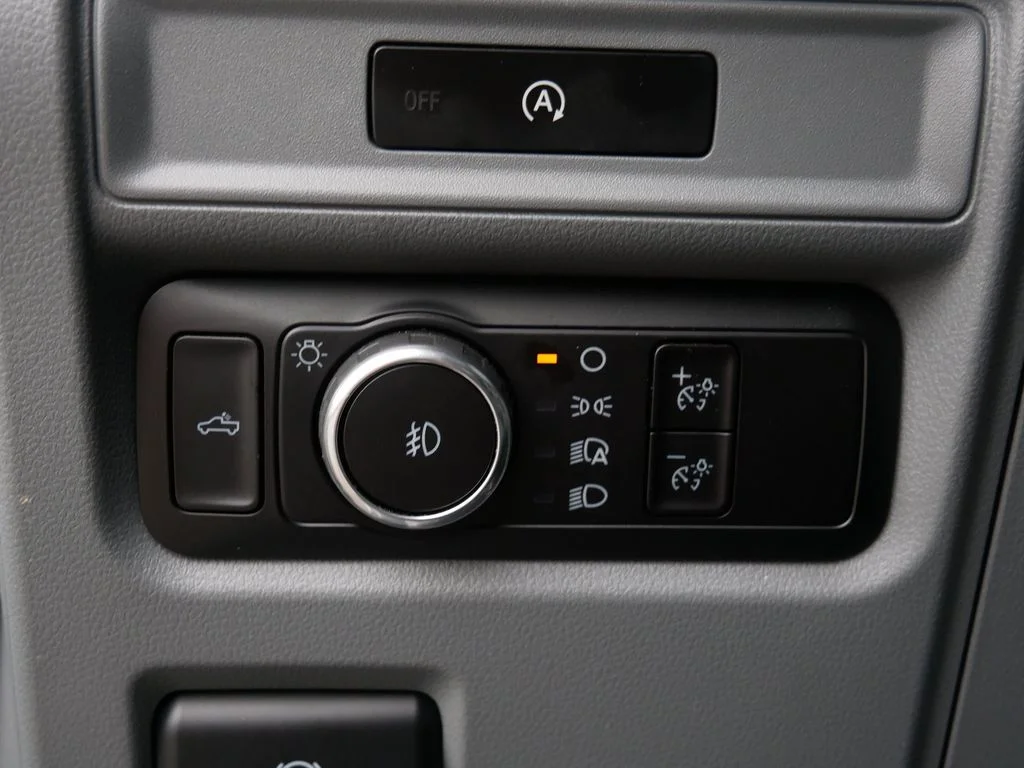 Used 2025 Silver Ford XLT image 16