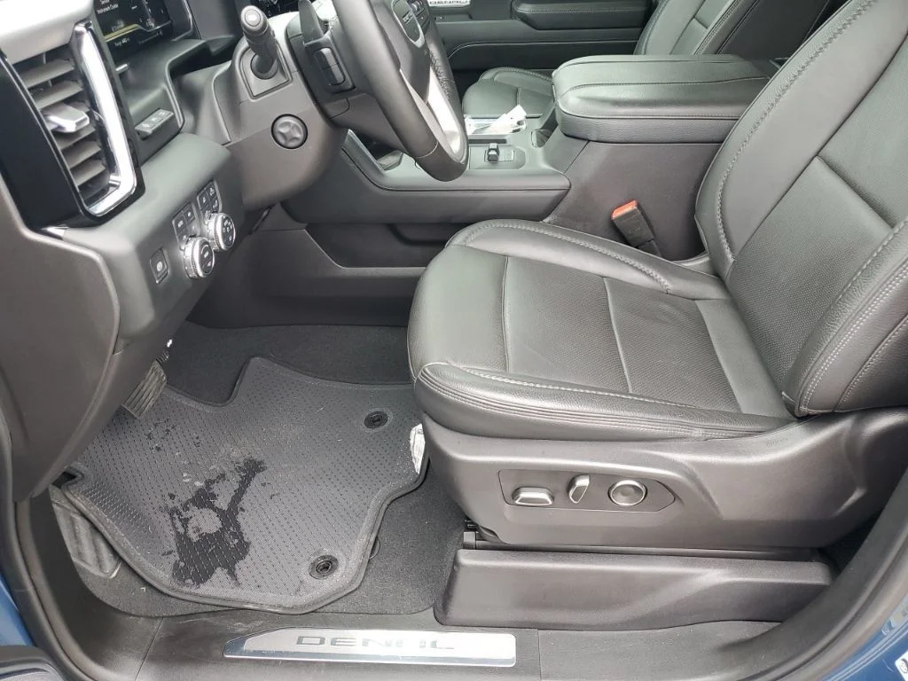 Used 2024  GMC Denali image 32