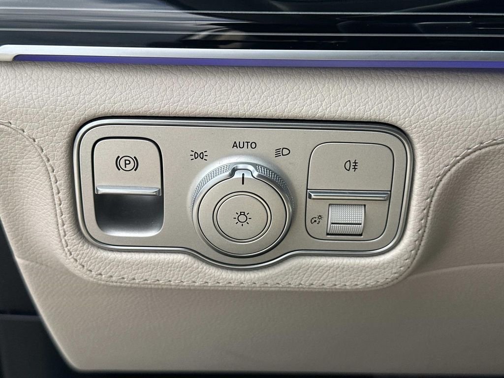 Used 2024 MANUFAKTUR Diamond White Metallic Mercedes-Benz GLS 450 image 31