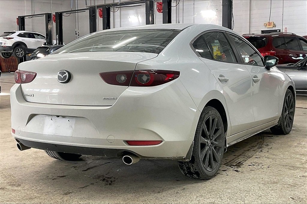 2025 MAZDA MAZDA3 - Image 12