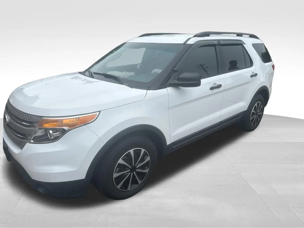 Used 2013 White Ford Base image 7
