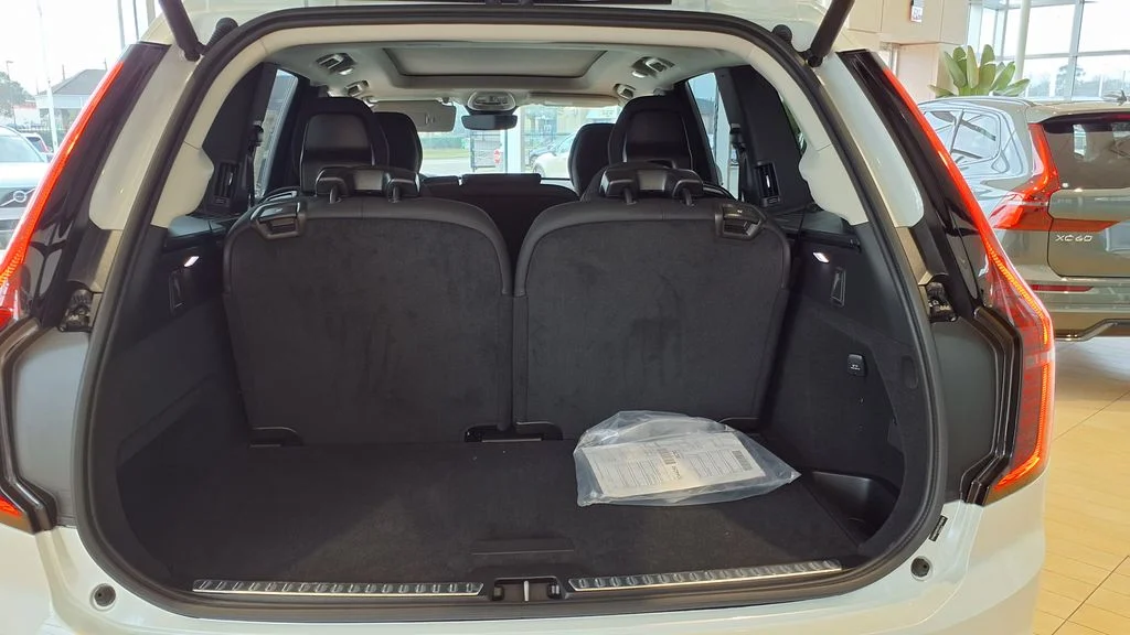 2026 Volvo XC90 Plus - Photo 11