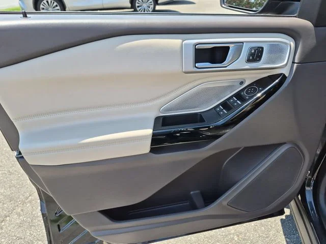 Used 2022 Black Ford Platinum image 12