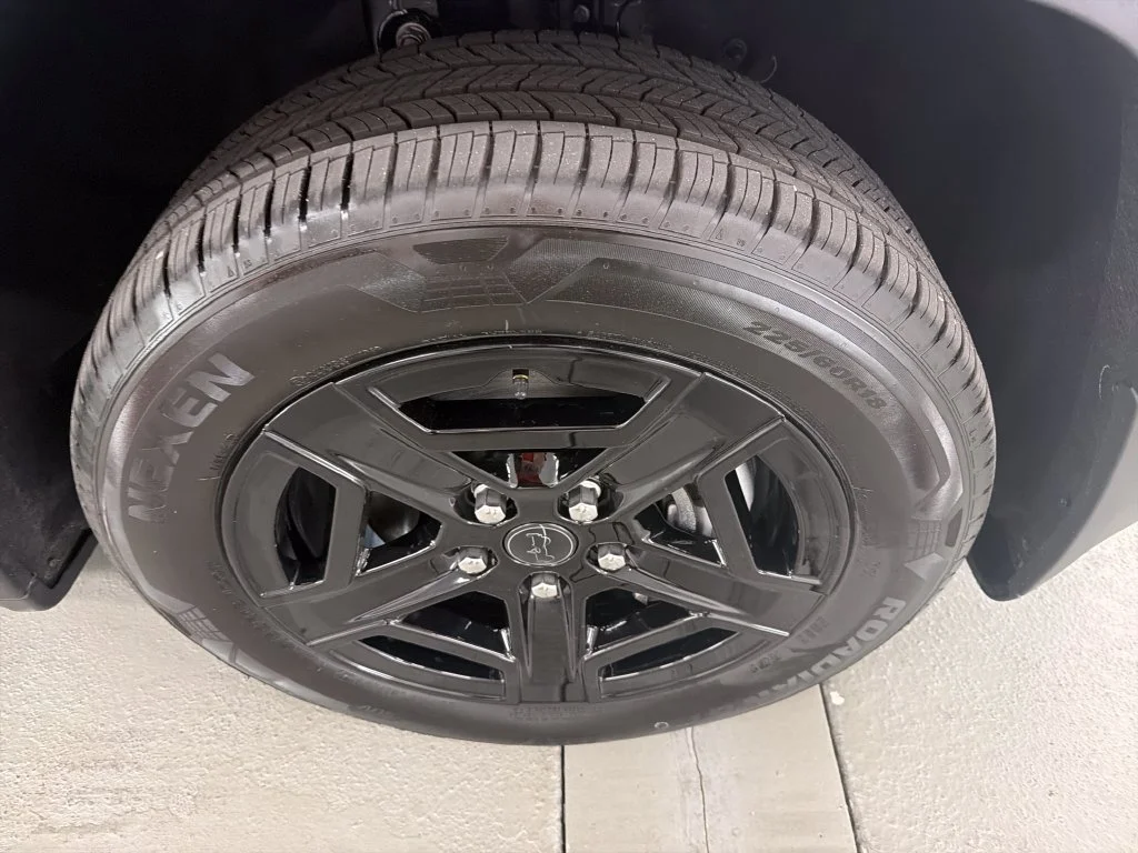 New 2027 Gray Jeep Limited image 4