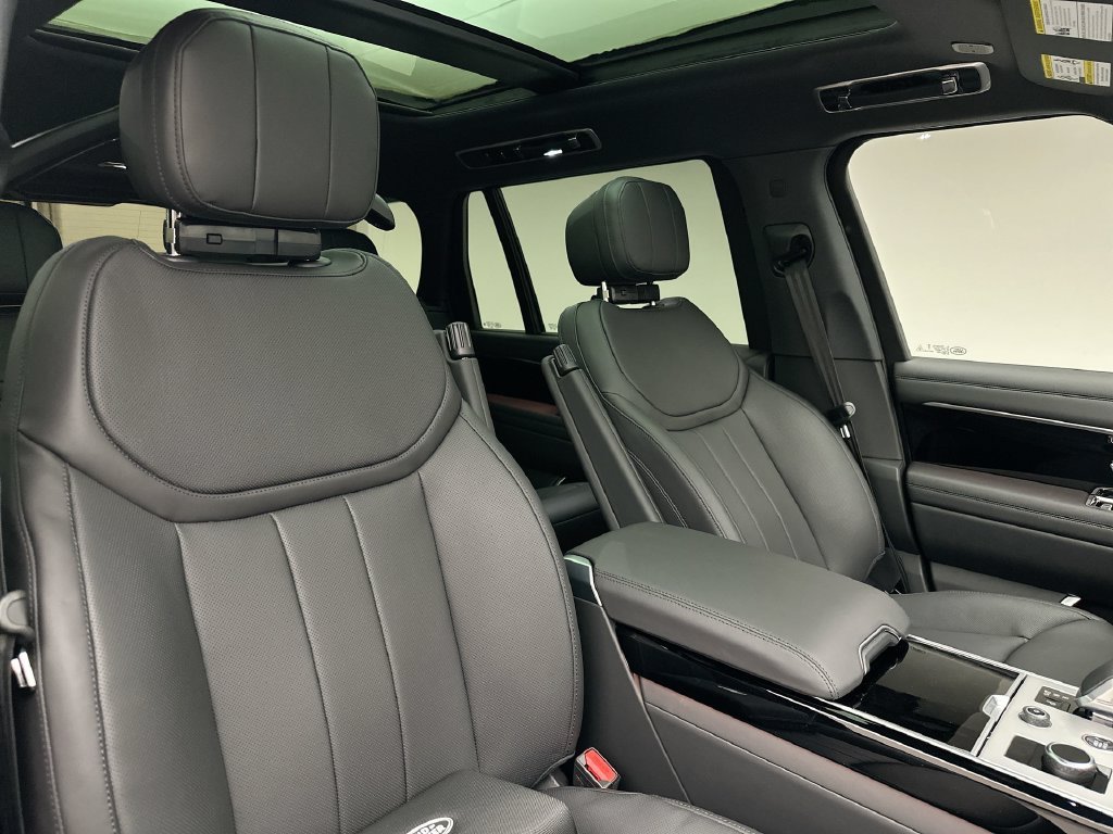 New 2027 Charente Grey Prem Met Land Rover SE image 6