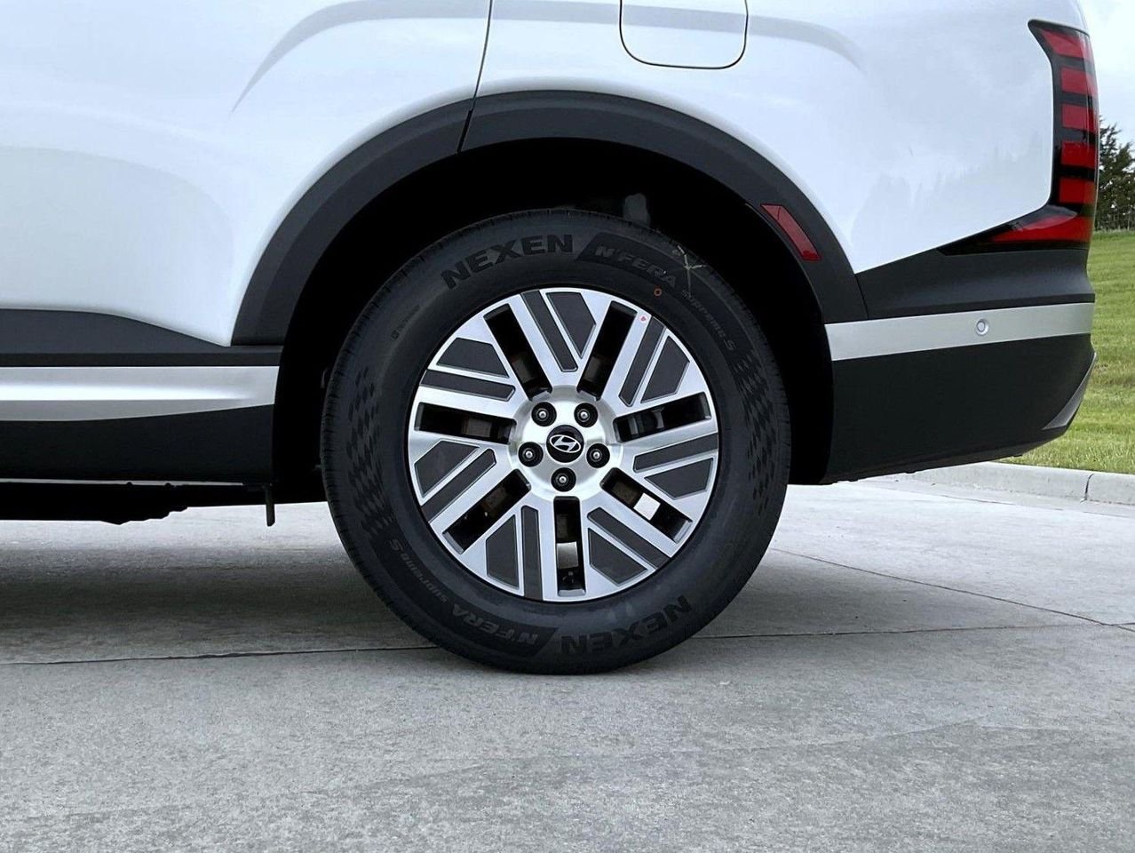 New 2026 White Hyundai SEL Premium image 25