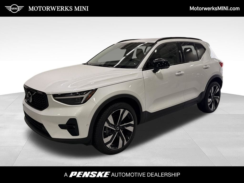 2025 Volvo XC40 B5 Ultra Dark AWD's photo