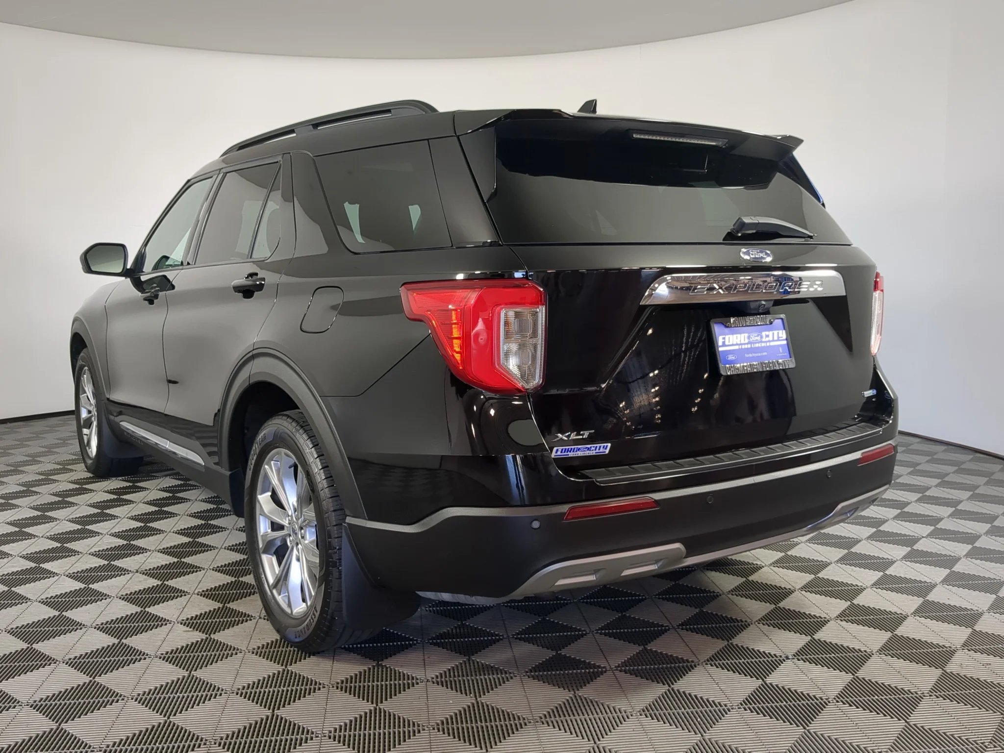 Used 2020 Agate Black Metallic Ford XLT image 6