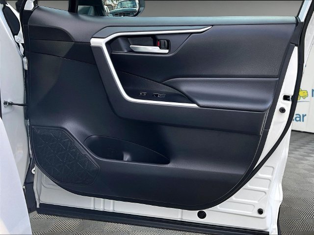 Used 2025 White Toyota XLE image 19