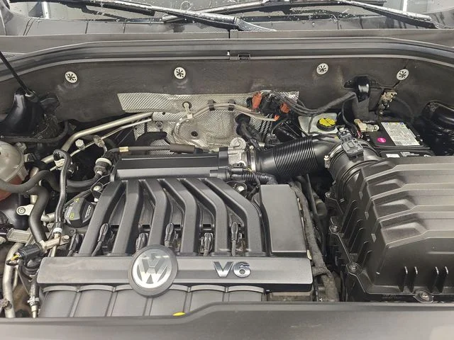 Used 2019 Deep Black Pearl Effect Volkswagen 3.6L V6 SE image 37