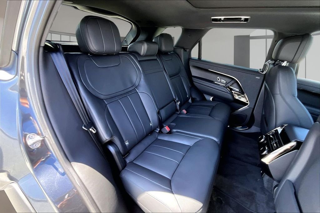 New 2026 CARPATHIAN GREY Land Rover Dynamic SE image 10