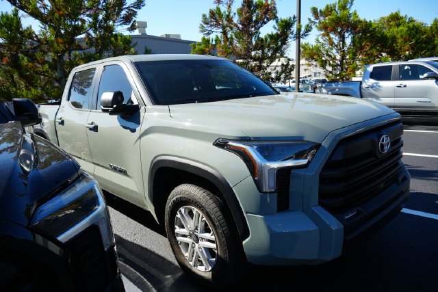 Certified Used 2025  Toyota SR5 image 3