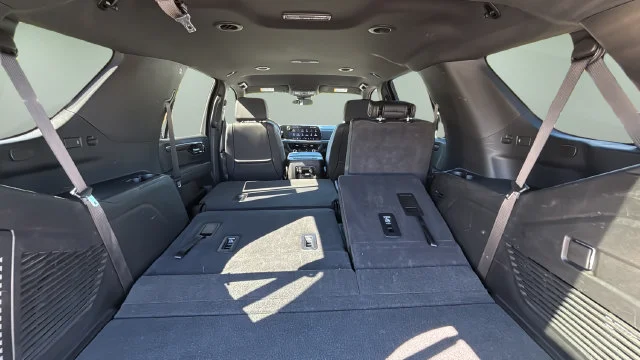 Used 2025 Gray Chevrolet Z71 image 34