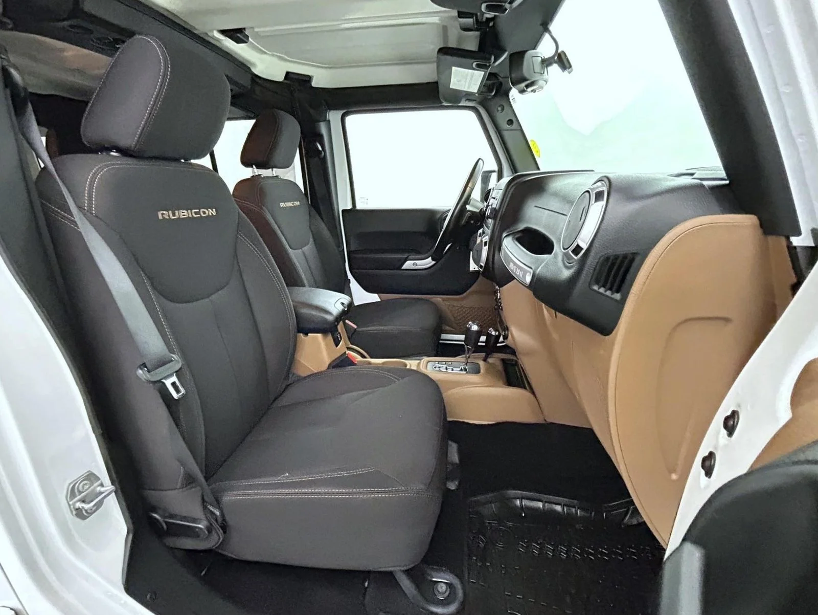 Used 2017 White Jeep Unlimited Rubicon image 15