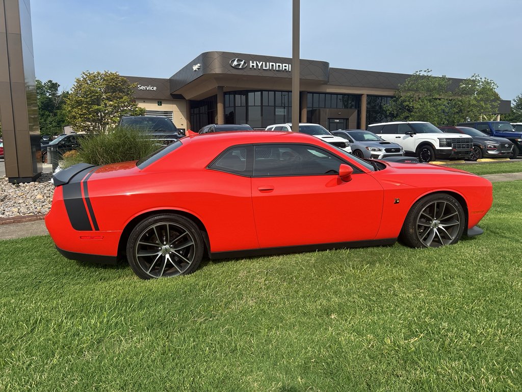 Used 2017 Go Mango Dodge 392 Hemi Scat Pack Shaker image 7