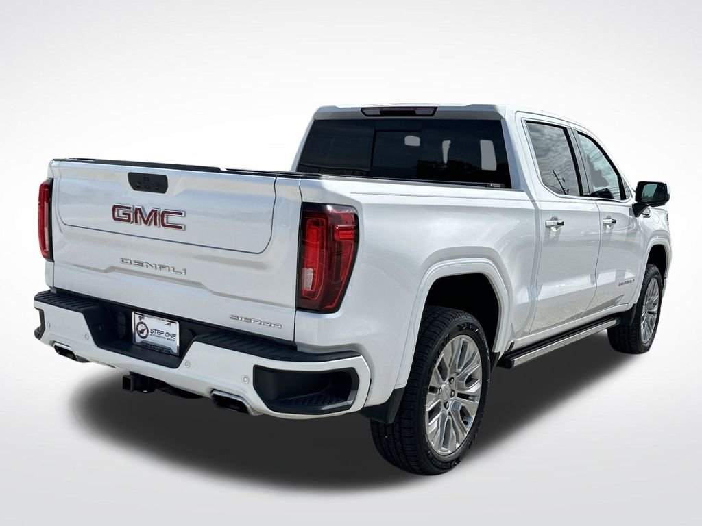 Used 2022 White GMC Denali image 7
