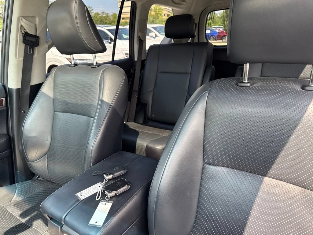Used 2017 Starfire Pearl Lexus 460 Luxury image 14