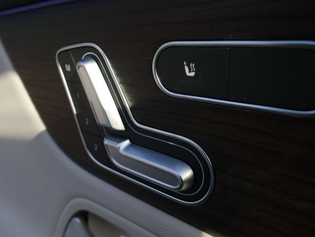 New 2026 Polar White Mercedes-Benz GLB 250 image 40