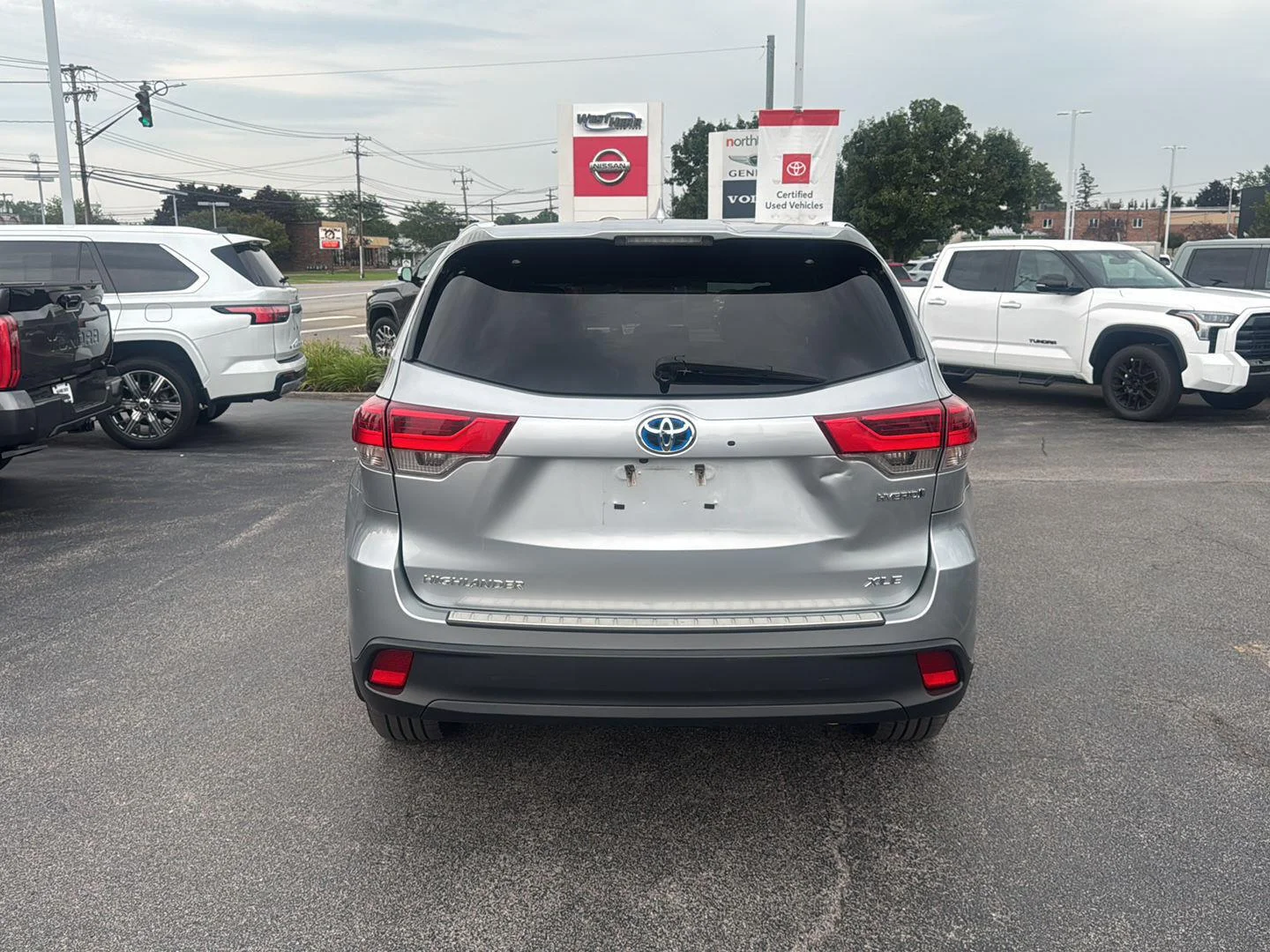 Used 2018 Celestial Silver Metallic Toyota XLE image 5