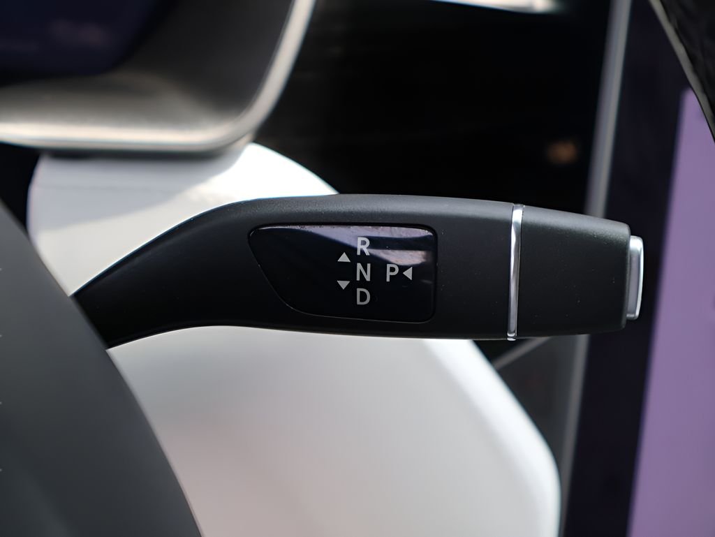 Used 2020 Solid Black Tesla Long Range image 31