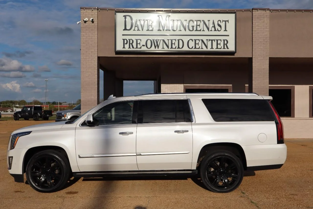 Used 2019 Crystal White Tricoat Cadillac Platinum image 2
