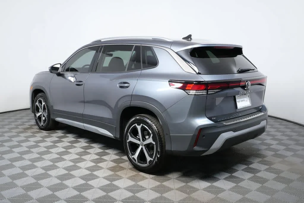 New 2026 Platinum Gray Metallic Volkswagen SE image 24