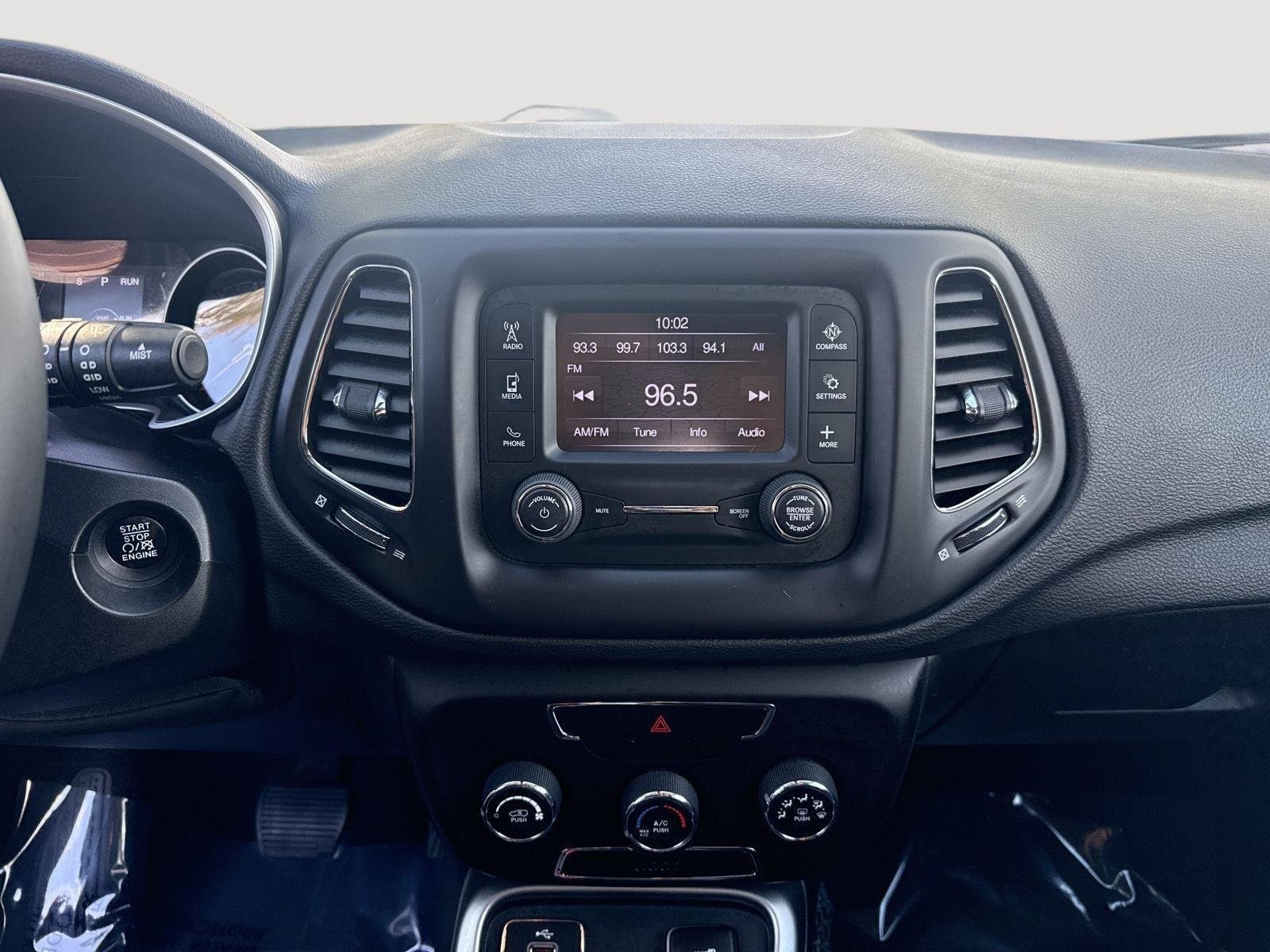 Used 2018 White Clearcoat Jeep Latitude image 26