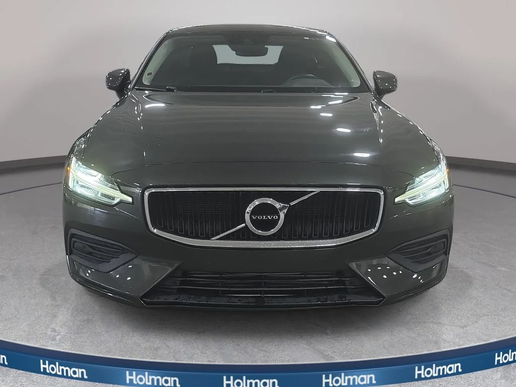 Used 2020 Pine Gray Metallic Volvo T6 Momentum image 3