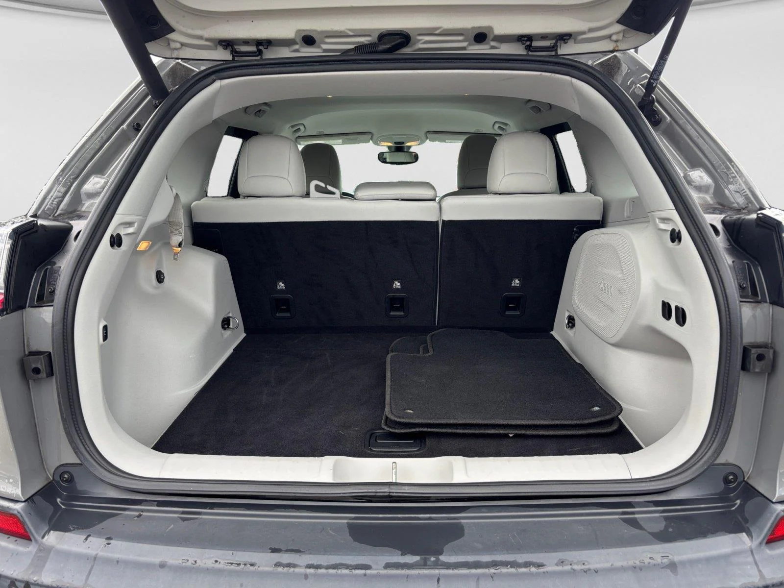 Used 2019 Sting-Gray Clearcoat Jeep Limited image 19