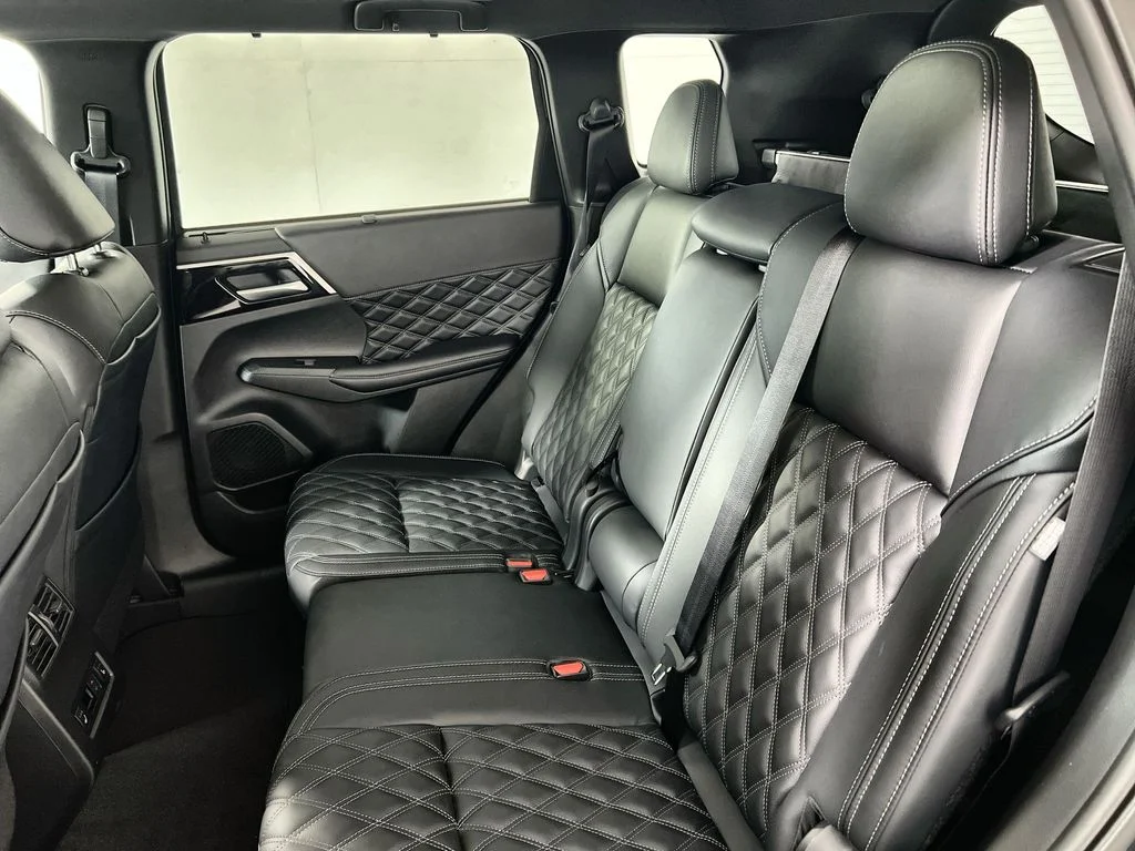 New 2026 Gray Nissan Platinum image 25