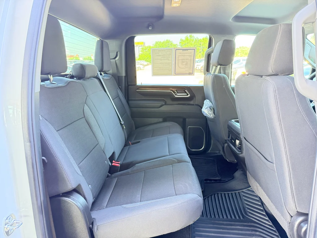 Used 2025 Summit White Chevrolet LT image 26