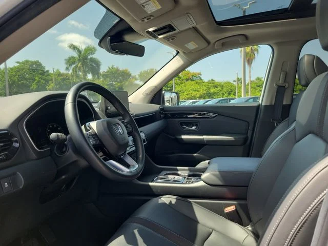 Used 2025 White Honda Touring image 15