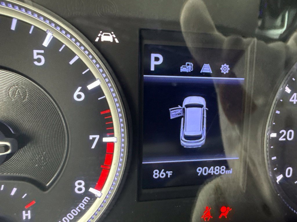 Used 2019 Gray Hyundai SE image 3