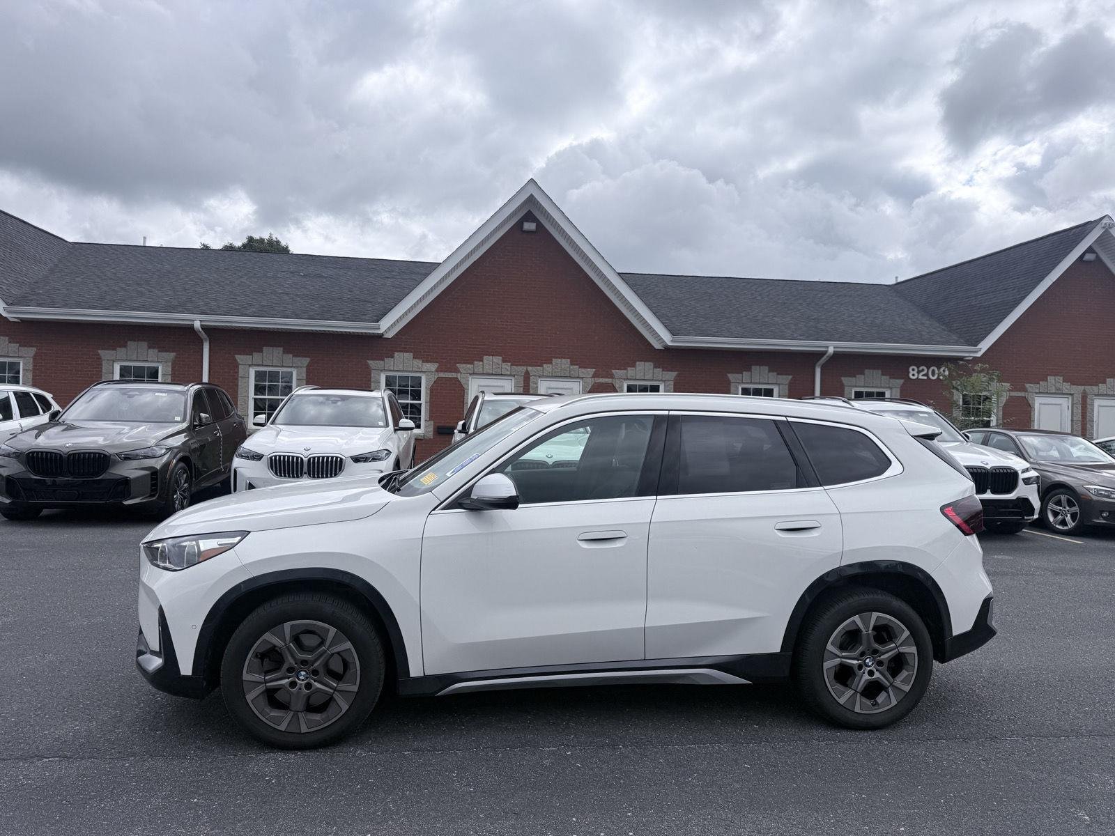 Used 2023 Alpine White BMW xDrive28i image 4