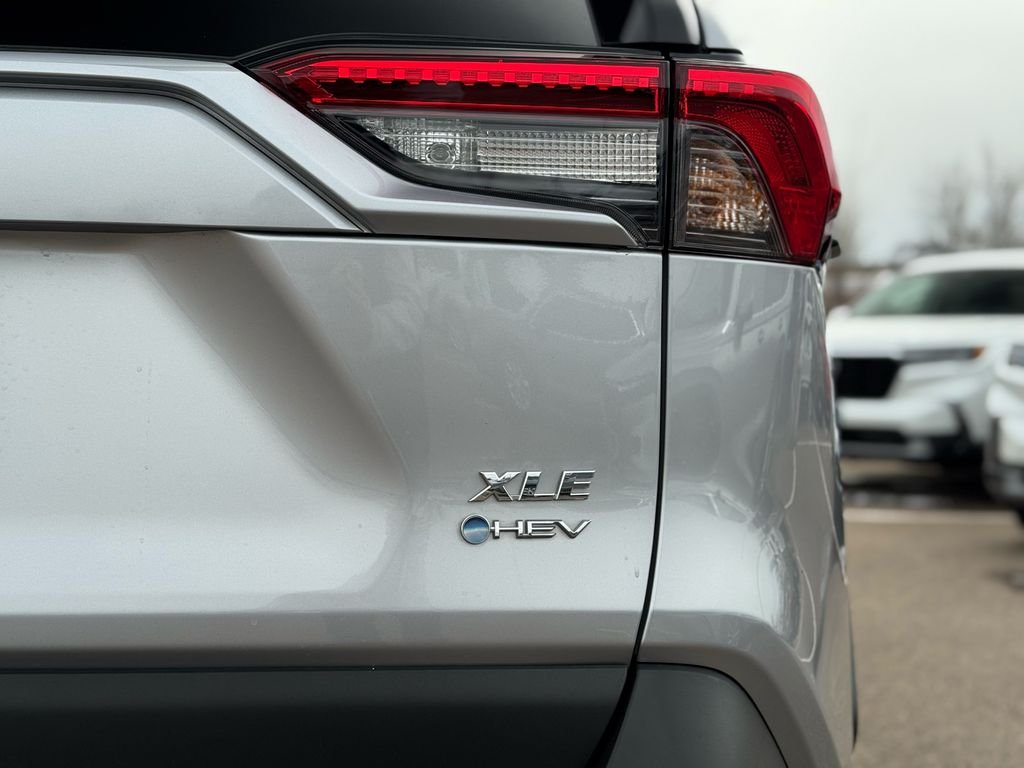 Used 2025 Silver Sky Metallic Toyota XLE image 24