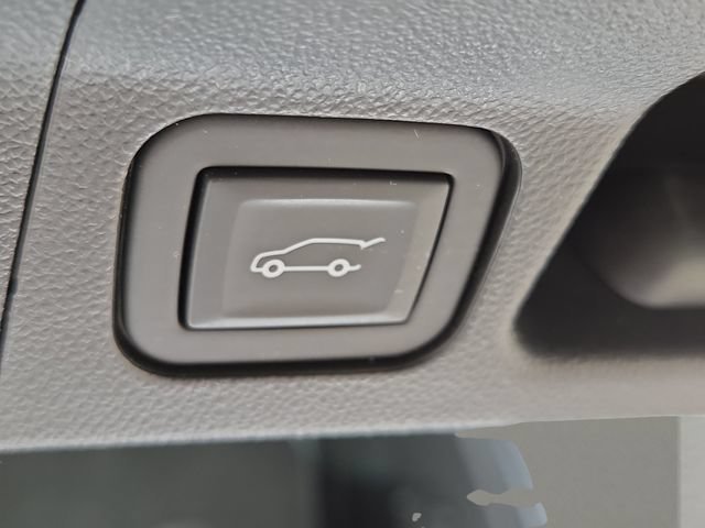 Used 2023 White Frost Tricoat GMC Denali image 19