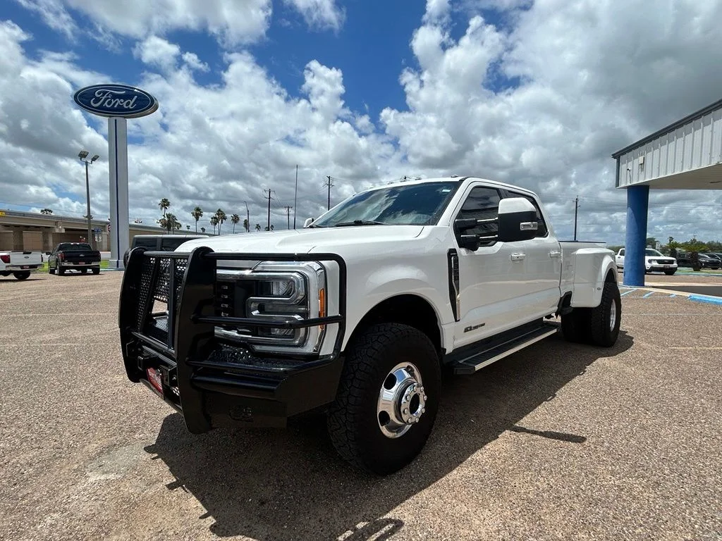 Used 2023 White Ford Lariat image 3