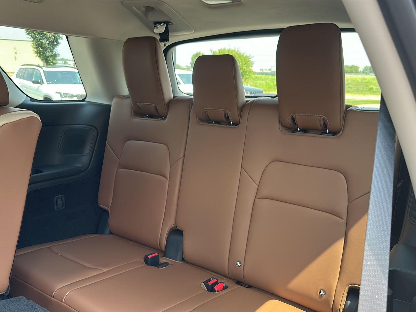 Used 2026 Super Black Nissan Platinum image 31