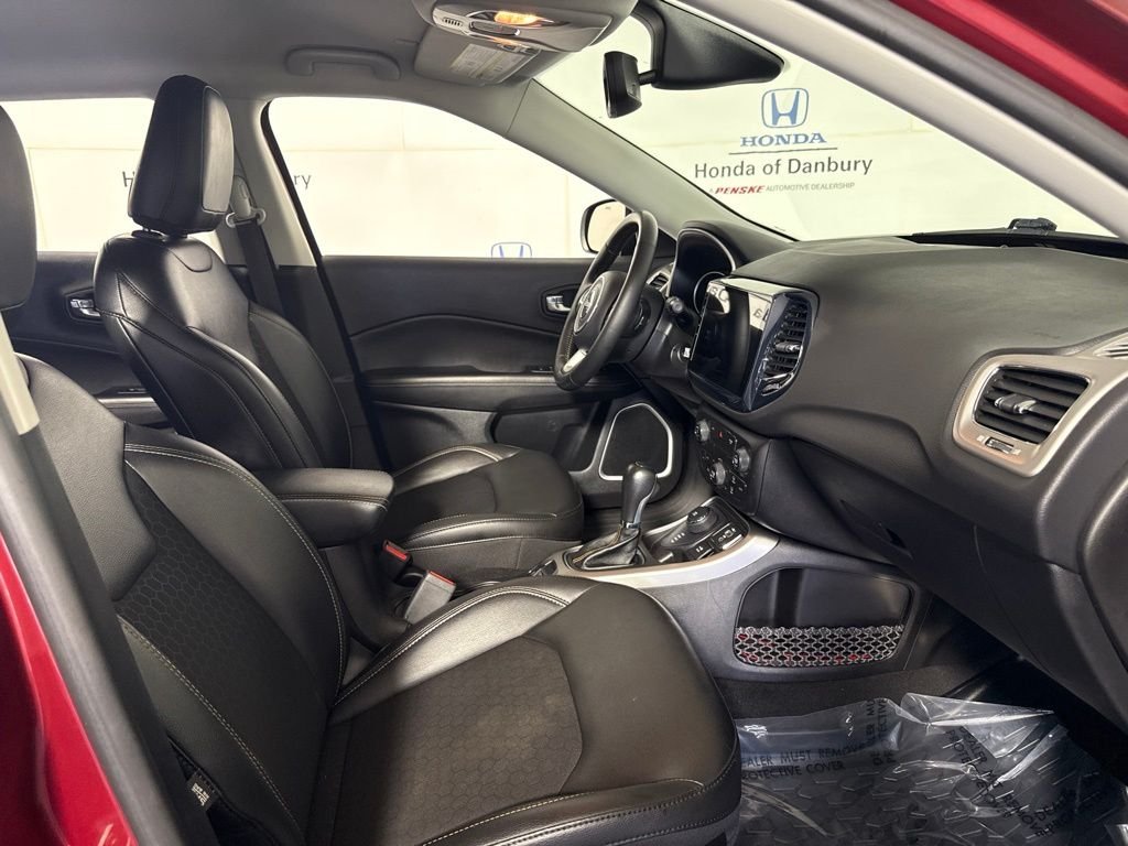 Used 2021 Velvet Jeep Latitude image 6