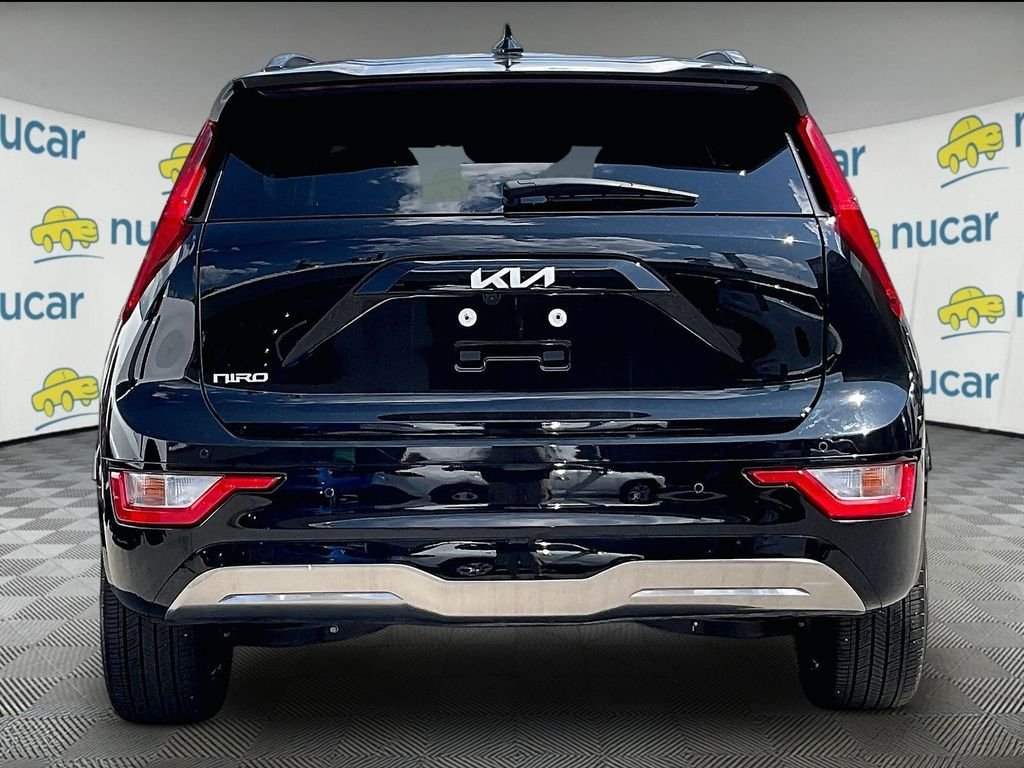 Used 2025 Black Kia Wind image 5