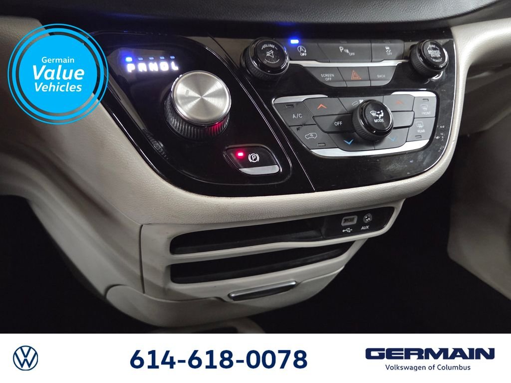Used 2017 Blue Chrysler LX image 23