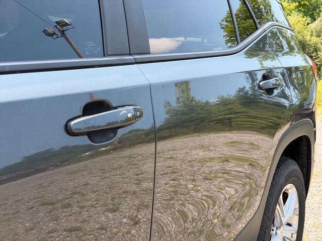 Used 2021 Gray GMC SLE image 10
