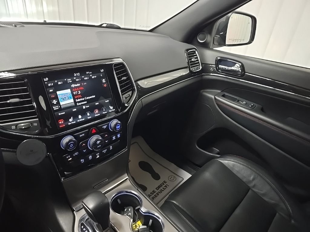 Used 2021 Red Line Jeep Trailhawk image 27