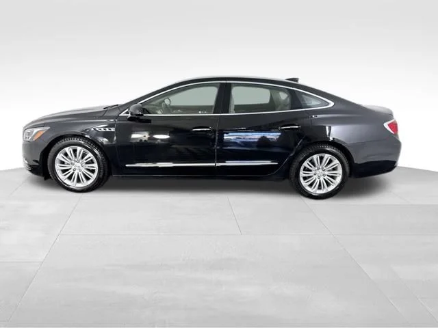 Used 2019 Black Buick Essence image 11