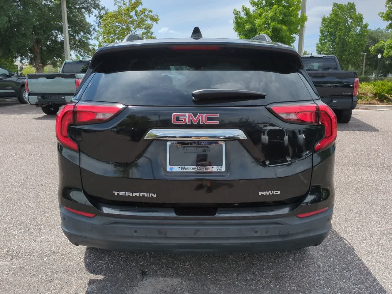 Used 2019 Ebony Twilight Metallic GMC SLE image 5