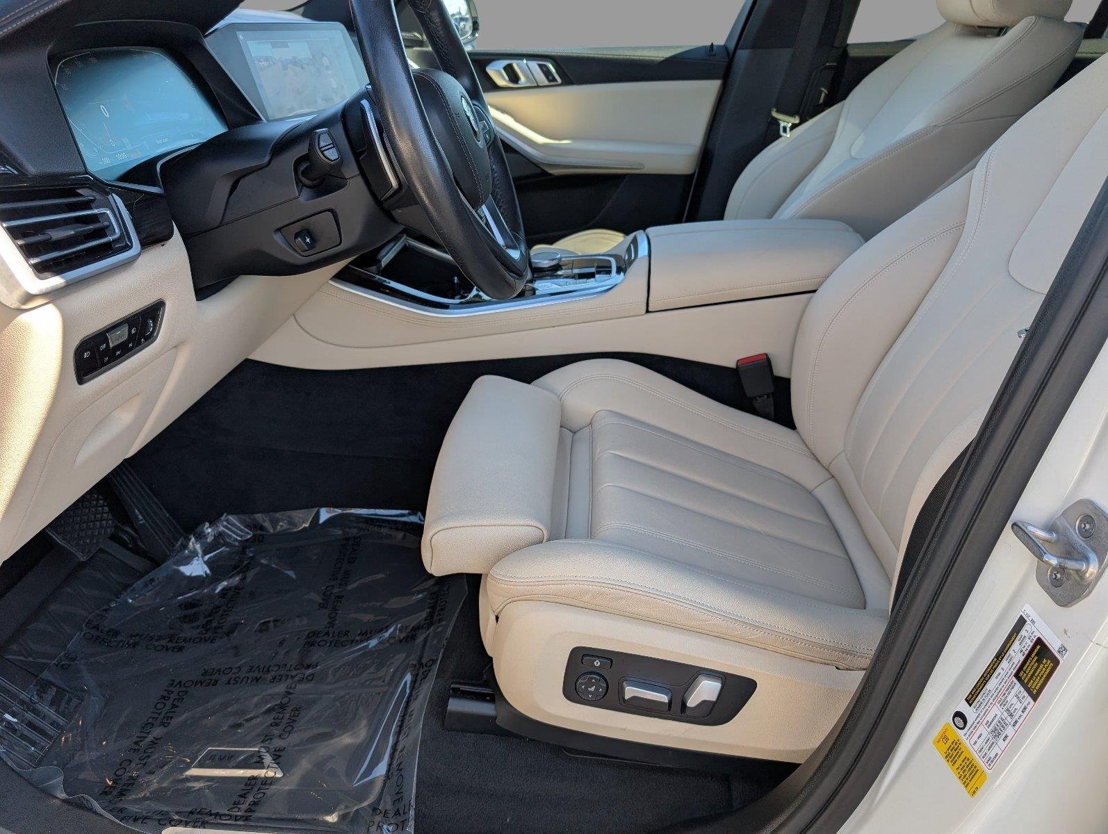 Used 2021 Mineral White Metallic BMW sDrive40i image 3