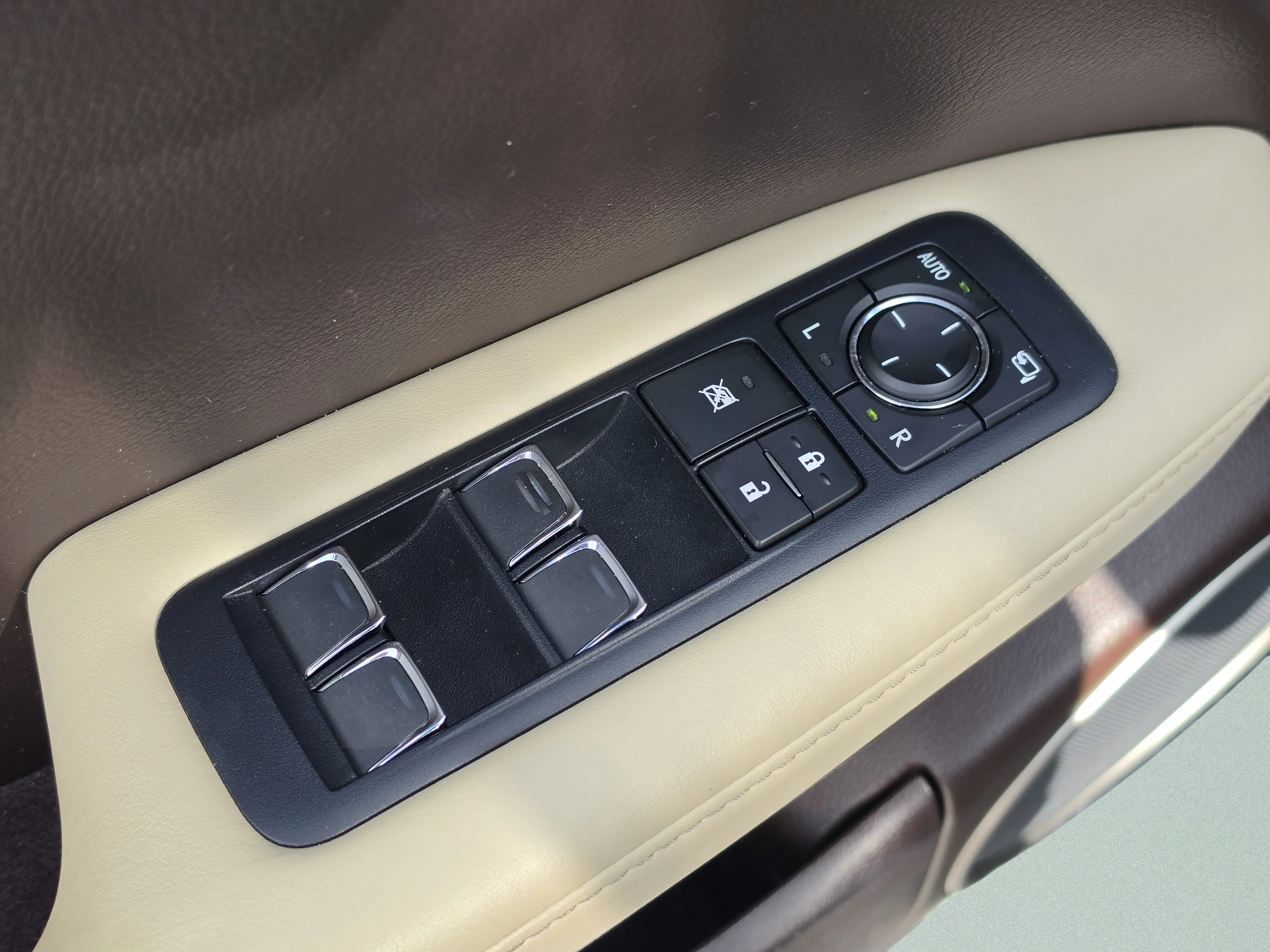 Used 2018 Mica Lexus RX 450hL Luxury image 26